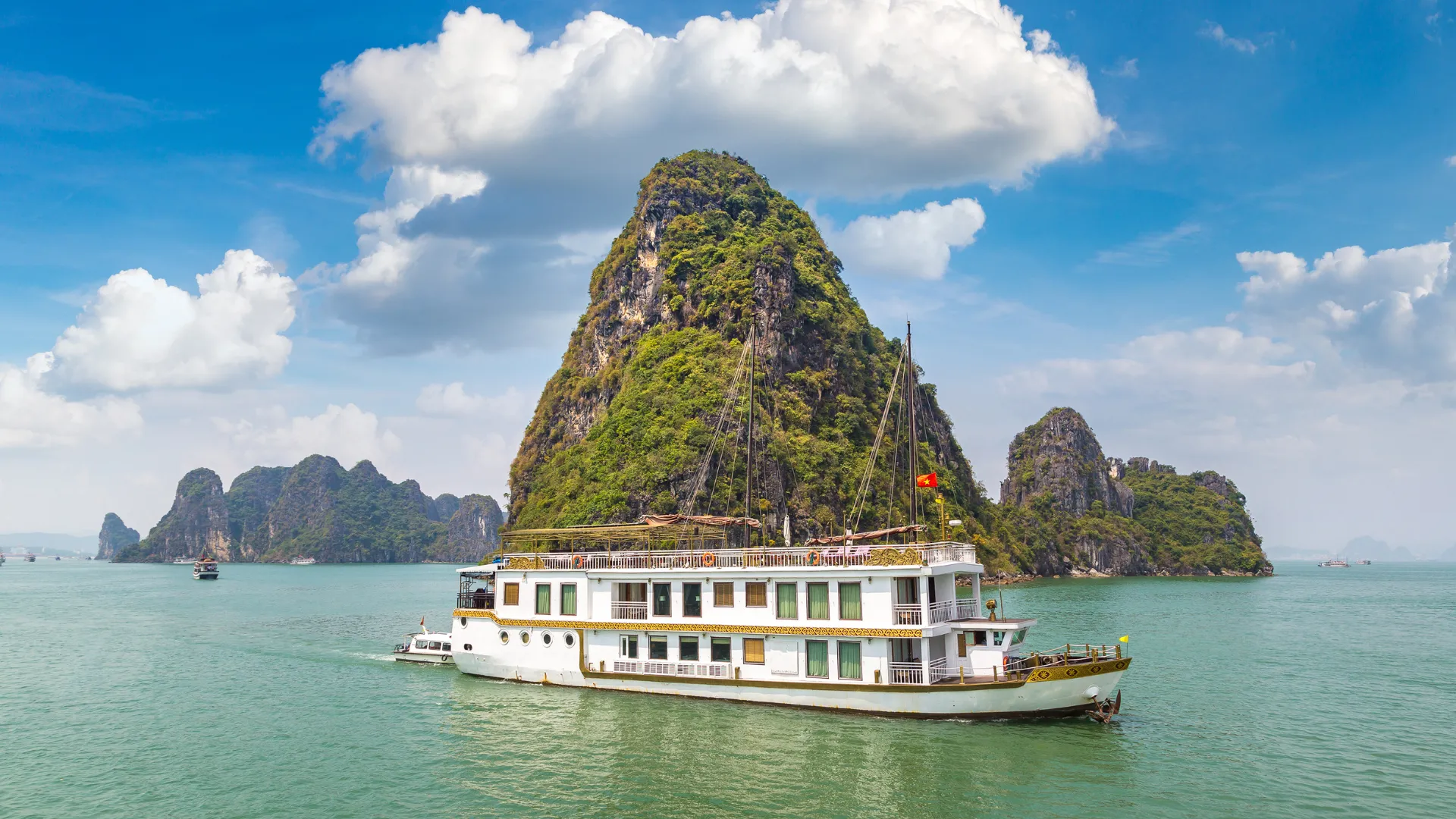 Cruise at Halong Bay