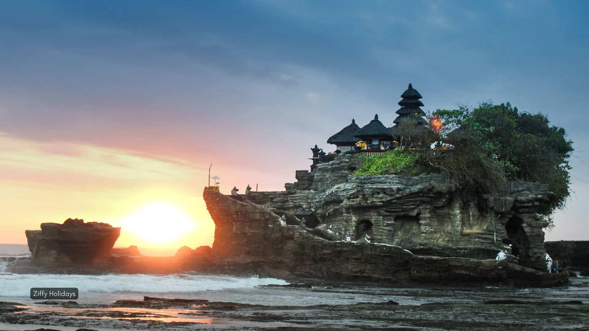 Tanah Lot Temple Sunset Tour