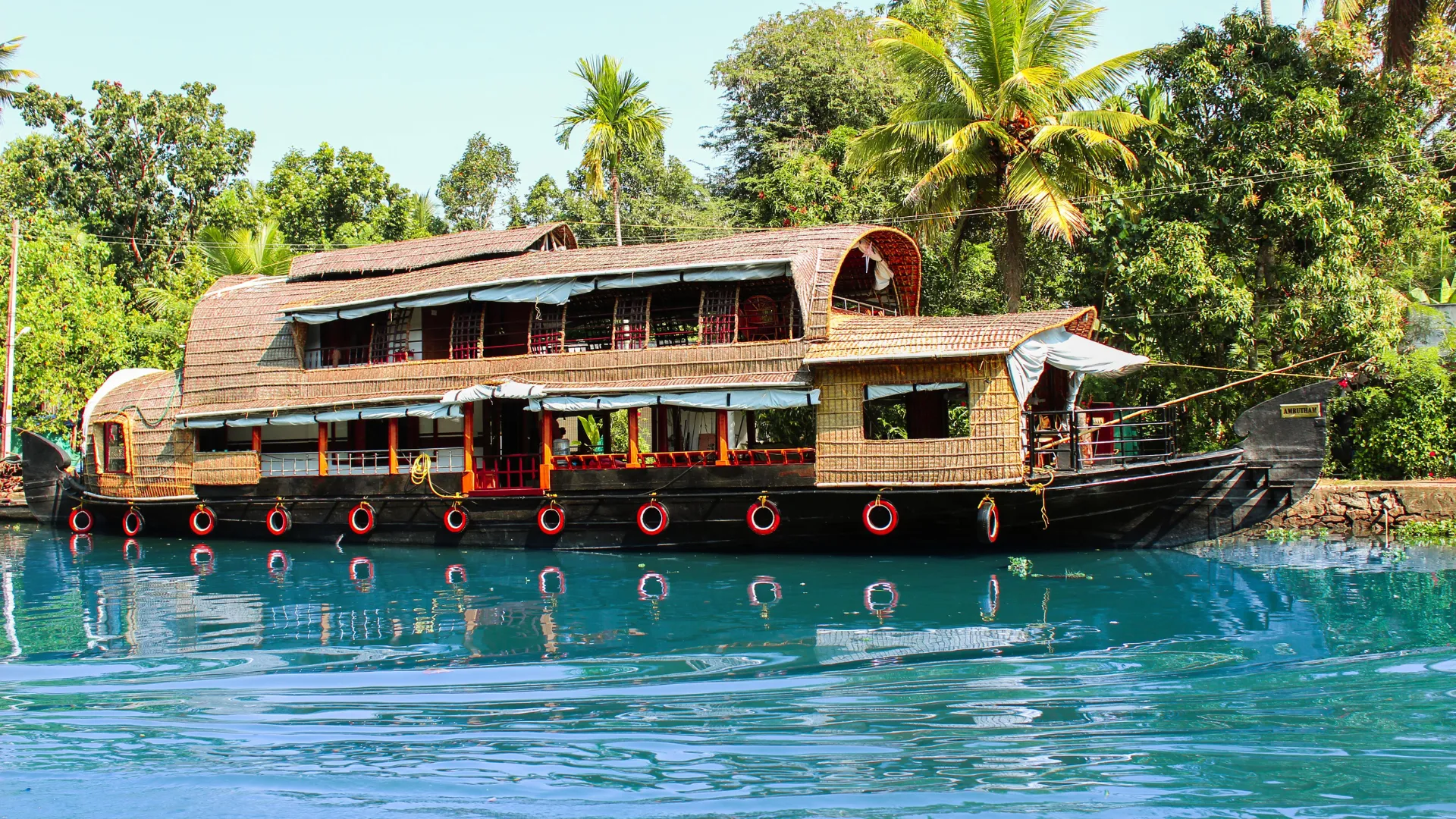 Mesmerizing Backwaters and Scenic Beauty